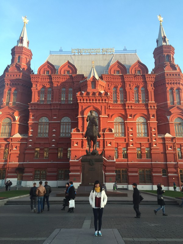 Đức Ý hiện là du học sinh chuyên ngành phiên dịch tiếng Nga, thuộc học viện tiếng Nga Puskin, Nga - Ảnh; Nhân vật cung cấp Đức Ý hiện là du học sinh chuyên ngành phiên dịch tiếng Nga, thuộc học viện tiếng Nga Puskin, Nga - Ảnh; Nhân vật cung cấp