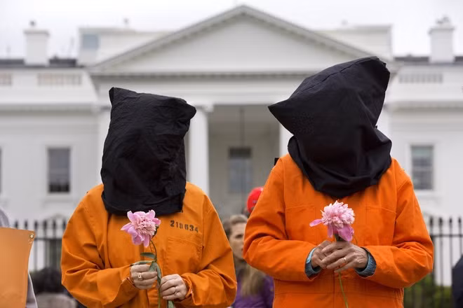 Bên trong "địa ngục trần gian" tổng thống Mỹ quyết đóng cửa ảnh 13