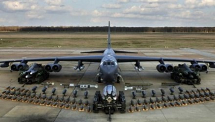 Tiết lộ dự án "kho vũ khí bay" của Mỹ ảnh 1 Một chiếc B-52H cùng với lượng vũ khí khổng lồ. Ảnh: National Interest.
