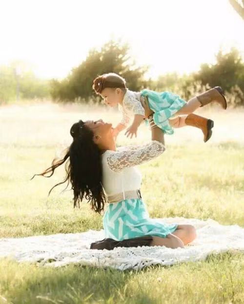 Những hình ảnh tuyệt đẹp của mẹ và con gái ảnh 2