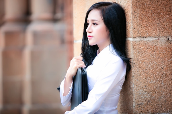 Huyền Anh tung ảnh nữ sinh trong sáng sau khi lộ ảnh hôn Mạc Hồng Quân