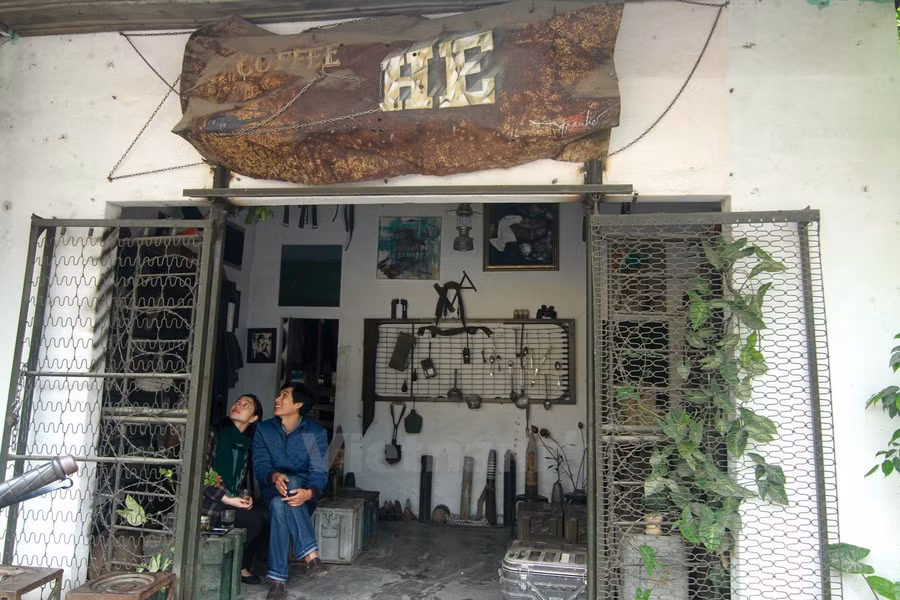 Độc đáo quán càphê “phong cách” chiến tranh ở cố đô Huế ảnh 2