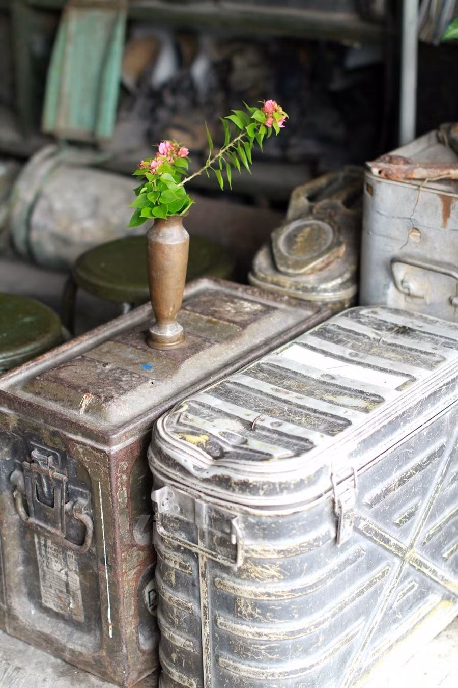 Độc đáo quán càphê “phong cách” chiến tranh ở cố đô Huế ảnh 16