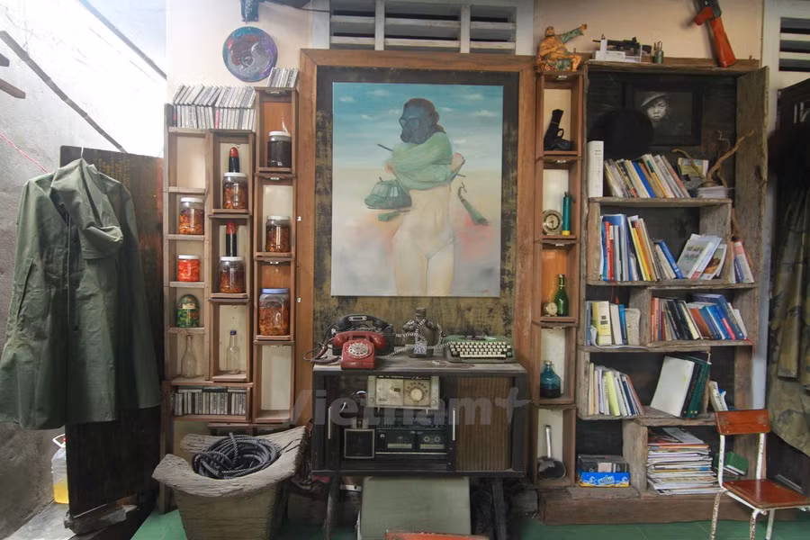 Độc đáo quán càphê “phong cách” chiến tranh ở cố đô Huế ảnh 4