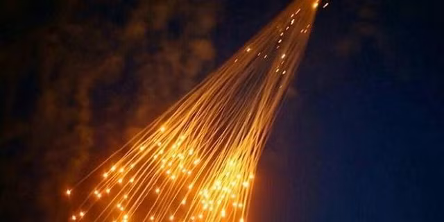 Liên quân do Mỹ đứng đầu bất ngờ tấn công Syria bằng bom cấm