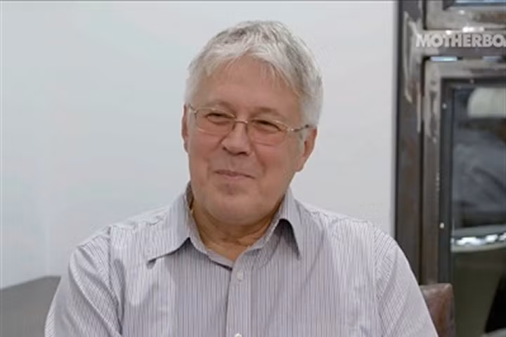 Nhà khoa học Nga tự tiêm vi khuẩn cổ đại tăng tuổi thọ