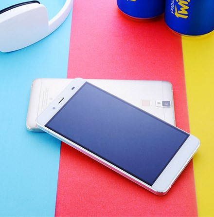Nhìn gần Pepsi Phone sang chảnh giá cực rẻ ảnh 3 Nhìn gần Pepsi Phone sang chảnh giá cực rẻ - ảnh 2