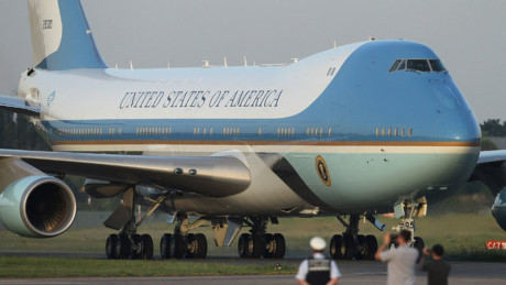 Boeing cam kết với ông Trump sản xuất chuyên cơ dưới 4 tỉ USD - Ảnh 1 Boeing cam ket voi ong Trump san xuat chuyen co duoi 4 ti USD - Anh 1
