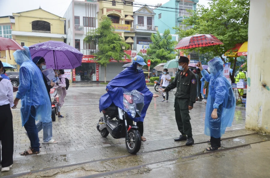 Thí sinh điểm trường THPT thành phố Điện Biên Phủ vào trường thi