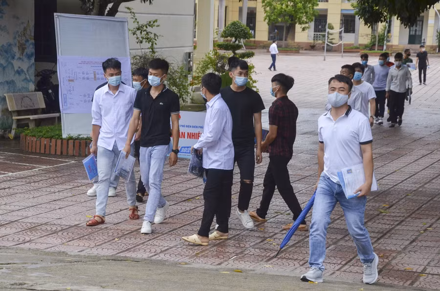 Thí sinh kết thúc tổ hợp môn xã hội với tâm lý khá thoải mái.