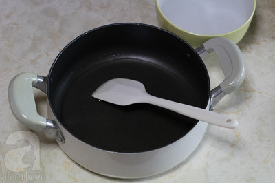 Mẹ Việt ở Nhật chia sẻ cách làm bánh mochi giọt nước đẹp lung linh - Ảnh 2 Me Viet o Nhat chia se cach lam banh mochi giot nuoc dep lung linh - Anh 2