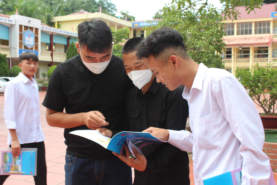 Tổ hợp môn Khoa học Xã hội được đánh giá là nhẹ nhạng hơn, nhiều người có thể đạt điểm trên 8.