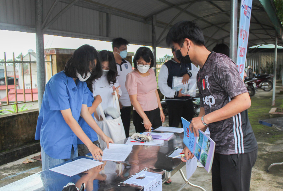 Thí sinh quên Atlat, đồ dùng phục vụ thi đều được hỗ trợ kịp thời.