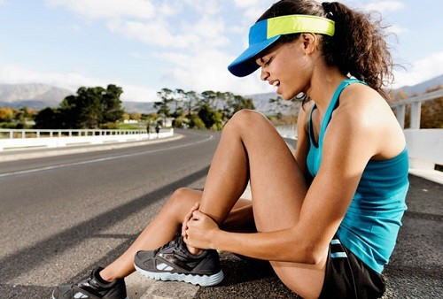 Tập thể dục khi bị đau cơ sẽ càng gây thiệt hại cho các cơ bắp. Ảnh: Boldsky. Những thời điểm nên và không nên tập thể dục