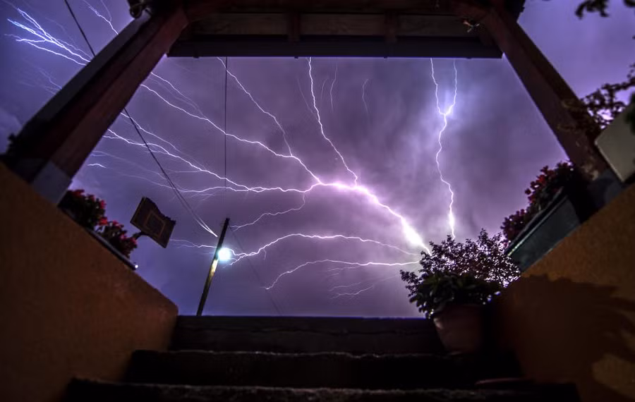 Sét đánh trên ngôi làng Bardovci, Macedonia