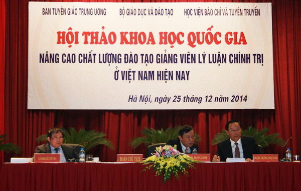 Đoàn chủ tịch chủ trì Hội thảo