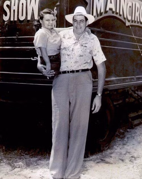 Tình yêu kỳ lạ của gã khổng lồ và cô gái không chân - 4