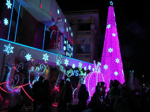 Huế tưng bừng đêm Noel