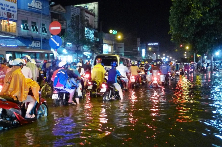 Mưa lớn, Cần Thơ phố hóa sông