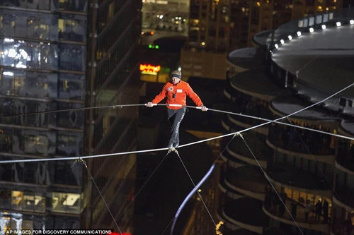 Nik Wallenda vừa phá kỷ lục đi trên dây 