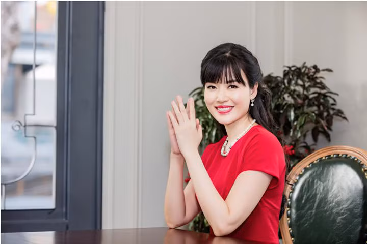 Hoa hậu Thu Thủy tiết lộ bí quyết "không tuổi" mùng 1 Tết Đinh Dậu 2017