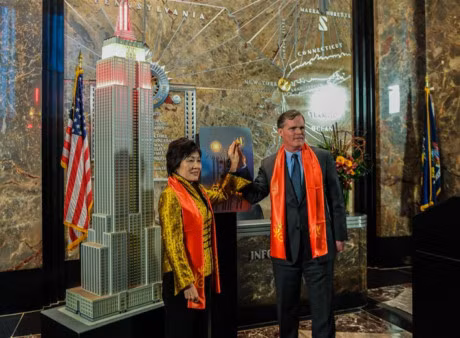 Toa nha Empire State trinh dien den dac biet mung Tet Dinh Dau - Anh 1