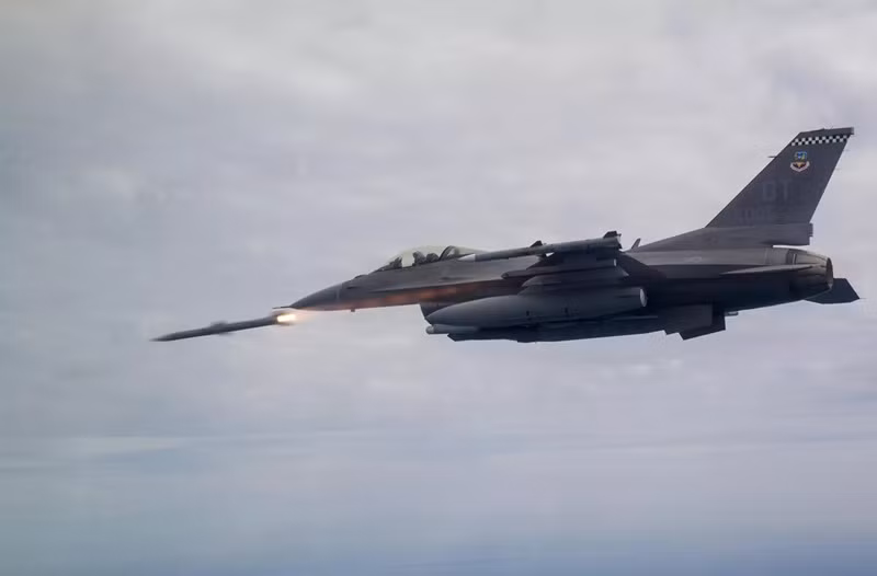 Chiến đấu cơ F-16.