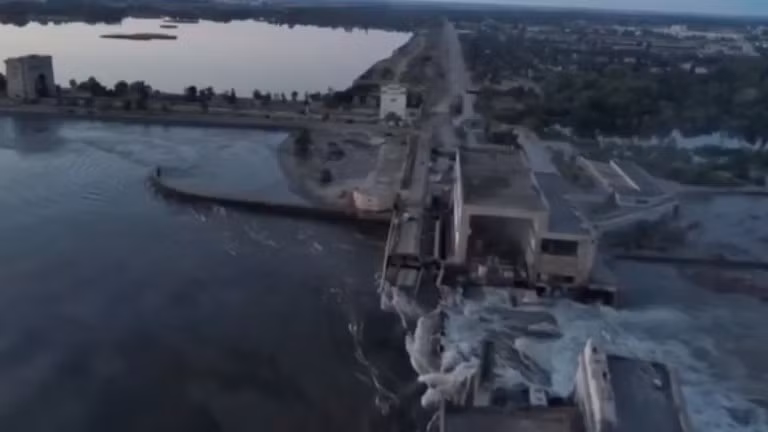 Nhà máy thủy điện Kakhovka.