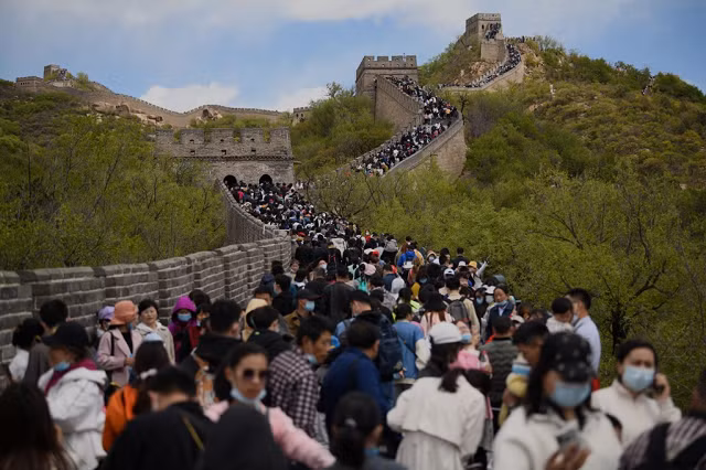 Chùm ảnh: Biển người Trung Quốc chen chân trong dịp nghỉ lễ 1/5 ảnh 6