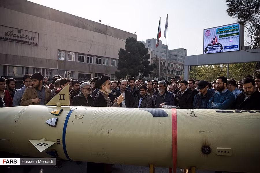 Tên lửa Zolfaphar ra mắt công chúng Tên lửa Zolfaphar ra mắt công chúng