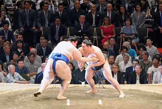 Có hơn 11.500 người xem vụ đấu vật này