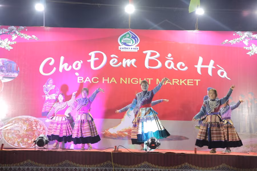 Lào Cai: Khai trương chợ đêm Cao nguyên trắng Bắc Hà ảnh 1