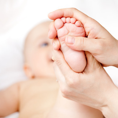 Hai bộ phận này của trẻ sơ sinh, càng được chạm nhiều bé càng thông minh - Ảnh 3 Hai bo phan nay cua tre so sinh, cang duoc cham nhieu be cang thong minh - Anh 3