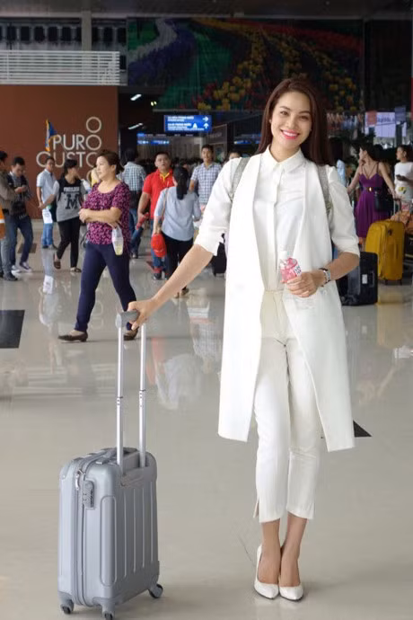 Hoc cach phoi do cung ao so mi trang sanh dieu nhu Pham Huong - Anh 2