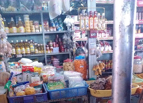 Giấm từ axit và nước lã có mặt khắp chợ.