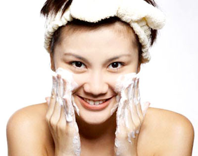 Cách rửa mặt và chăm sóc da mặt tại nhà đơn giản đến không ngờ