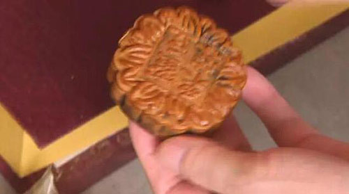 TQ: Giật mình bánh Trung thu để 10 năm vẫn không hỏng - 2