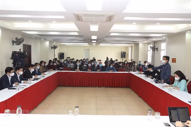 Phó Thủ tướng Chính phủ Vũ Đức Đam phát biểu tại buổi làm việc. (Ảnh: Minh Quyết/TTXVN).