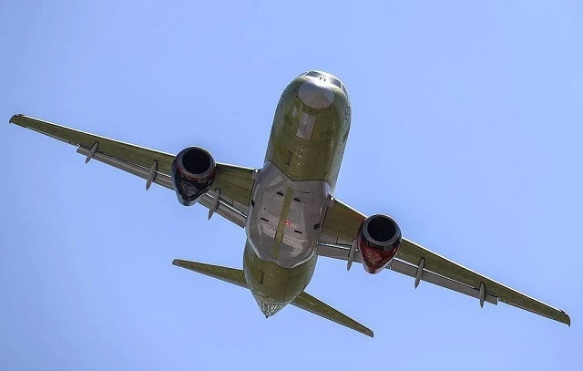 Máy bay Sukhoi Superjet 100