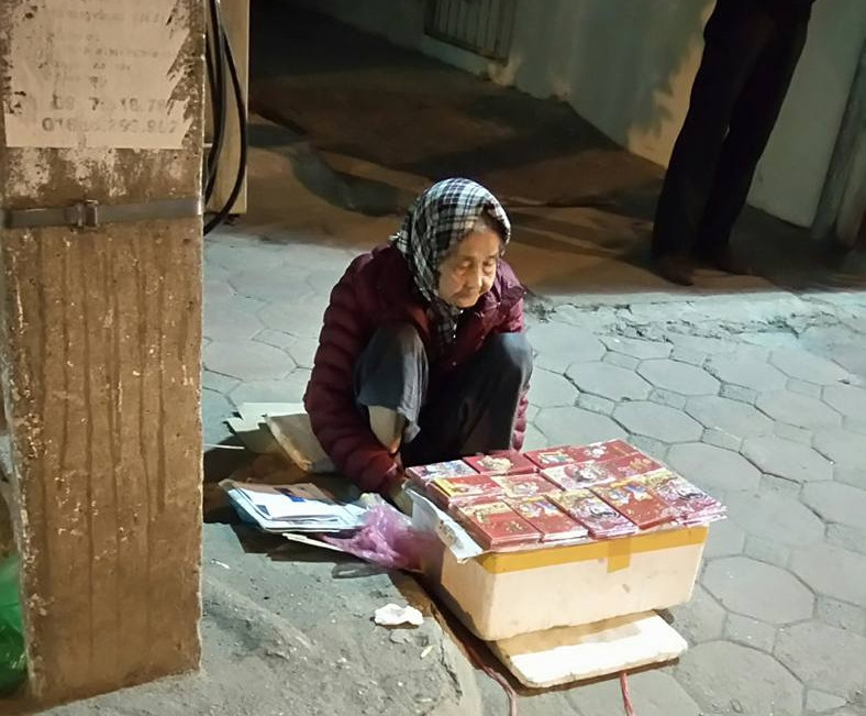 Nhiều người kêu gọi mua phong bao lì xì ủng hộ cụ bà. Ảnh: NVCC Nhiều người kêu gọi mua phong bao lì xì ủng hộ cụ bà. Ảnh: NVCC