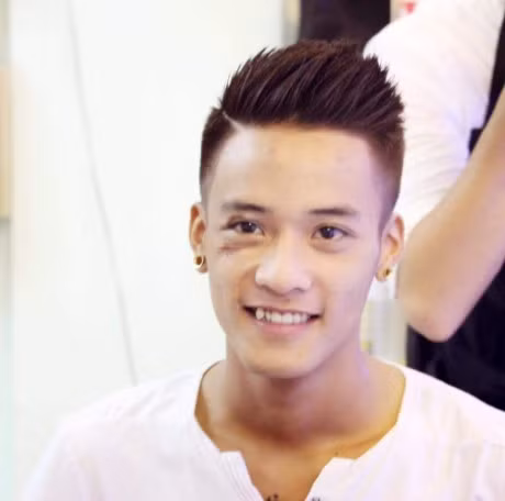 Chan dung chang trai Ha Thanh co giong hat giong het Tuan Hung - Anh 2