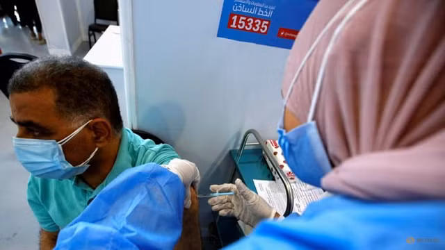Ai Cập tiêm vắc xin cho người dân.