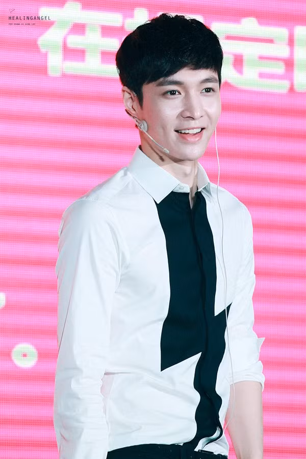 … và điệu cười ngây thơ. …và điệu cười ngây thơ vô cùng đáng yêu.