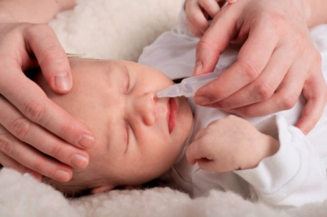 4 sai lầm kinh điển của bố mẹ khiến trẻ sổ mũi ngày càng nặng - Ảnh 2 4 sai lam kinh dien cua bo me khien tre so mui ngay cang nang - Anh 2