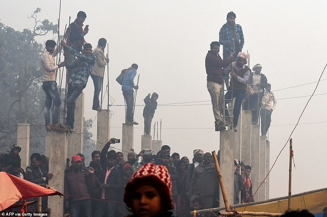 Những người tới xem lễ hội Gadhimai