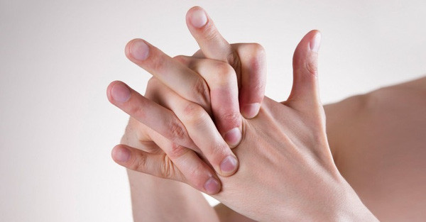 Hóa ra đau đầu ngón tay lại là biểu hiện của nhiều bệnh đến vậy