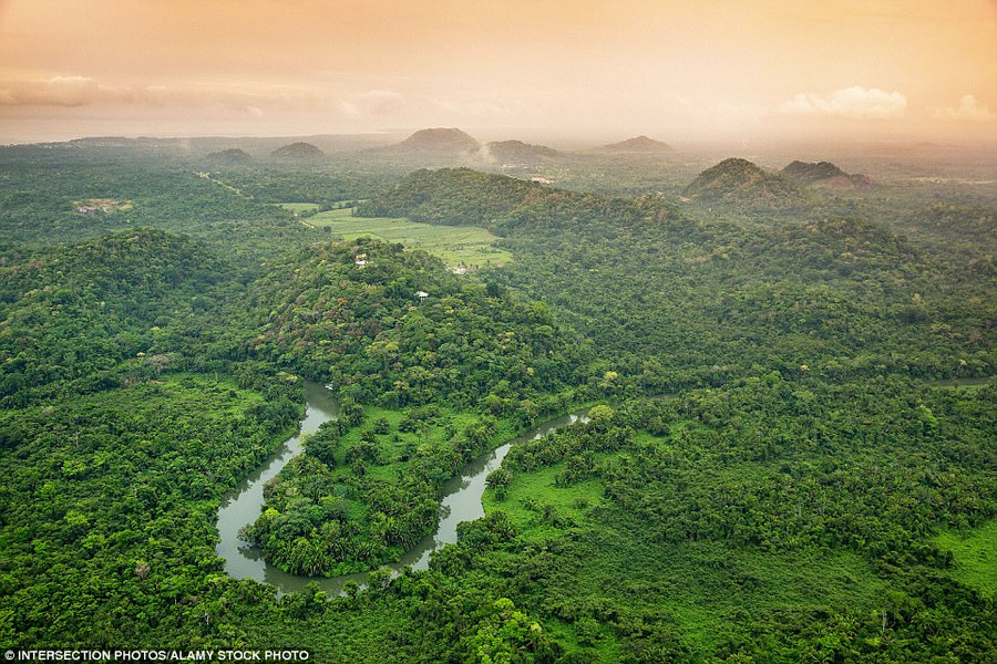 Đảo Belize có mặt trong danh sách nhờ phong cảnh xanh mướt cây cỏ. Đây còn được xem là thiên đường của những thợ lặn. Đảo Belize có mặt trong danh sách nhờ phong cảnh xanh mướt cây cỏ. Đây còn được xem là thiên đường của những thợ lặn.