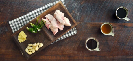 Tự làm chân giò hầm bằng nồi cơm điện cực đơn giản - Ảnh 3 Tu lam chan gio ham bang noi com dien cuc don gian - Anh 3