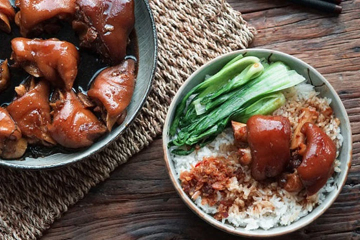 Tự làm chân giò hầm bằng nồi cơm điện cực đơn giản