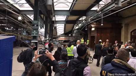 My: Tau hoa trat banh o New York lam 103 nguoi bi thuong - Anh 1